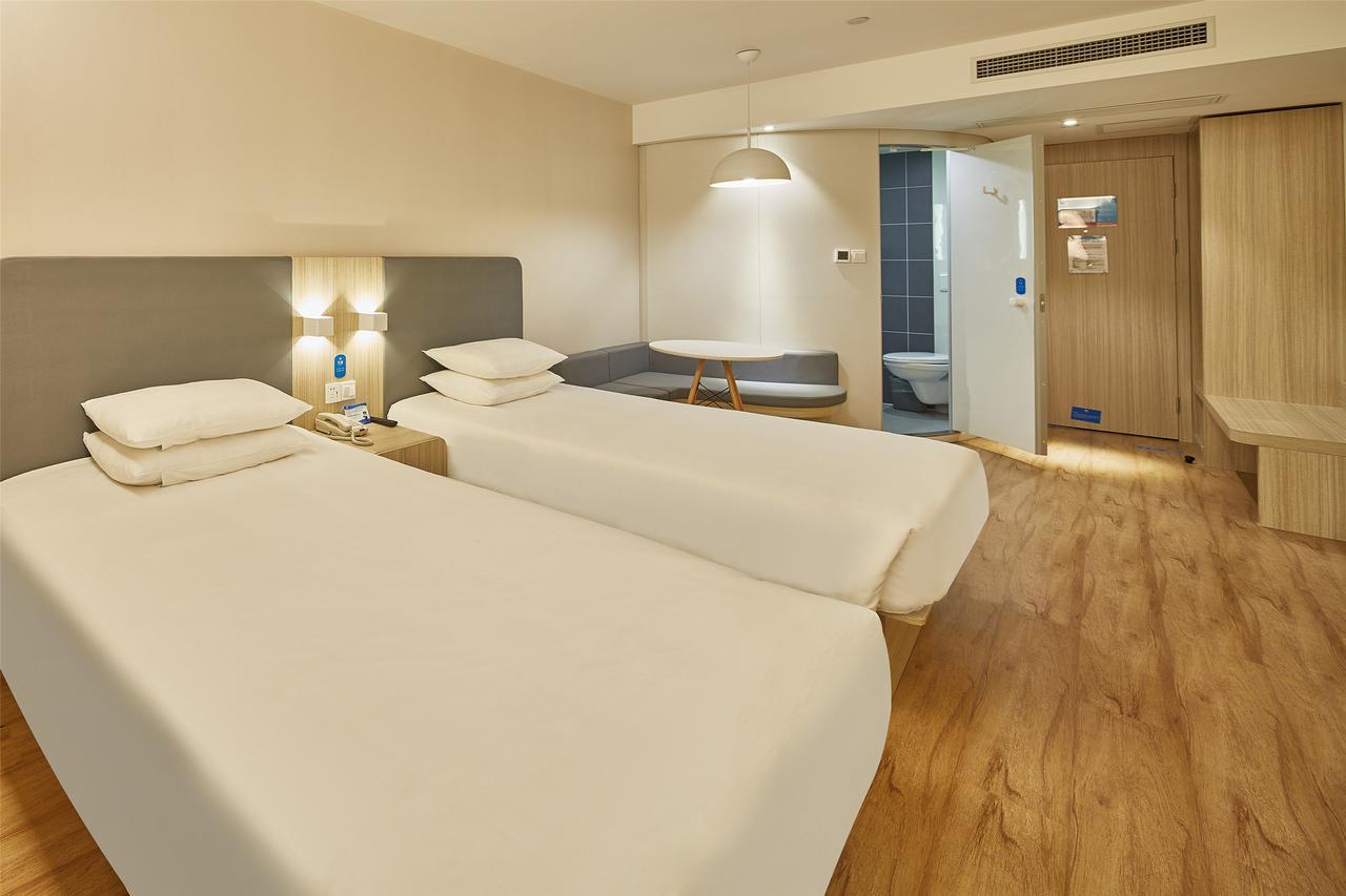 Hanting Hotel Qingdao Zhanqiao Railway Station מראה חיצוני תמונה
